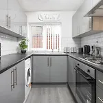 Toft House - Air Host & Stay - Free Parking